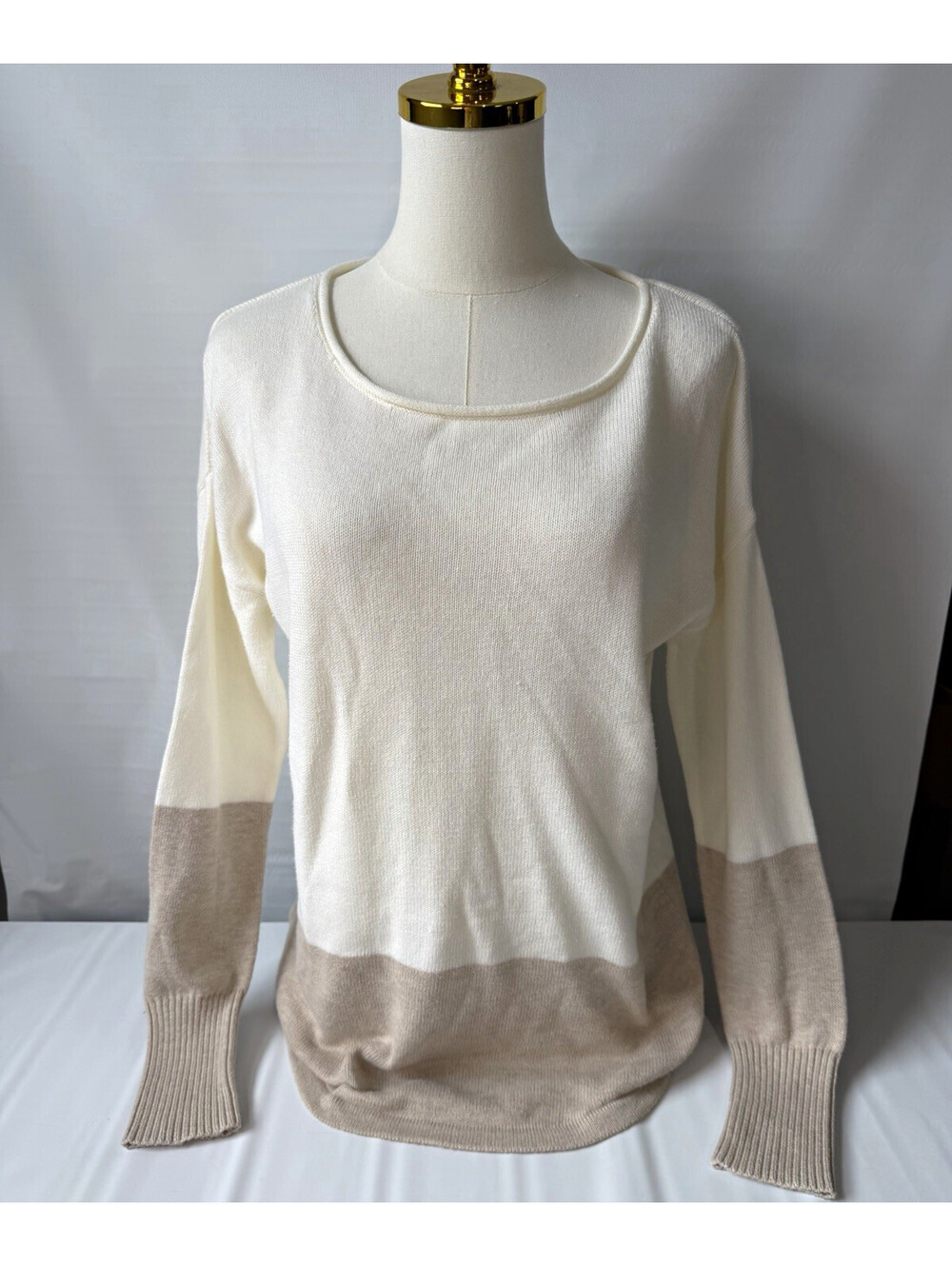 Eddie Bauer Women's Medium Ivory and Beige Colorblock Knit Scoop Neck Pullover